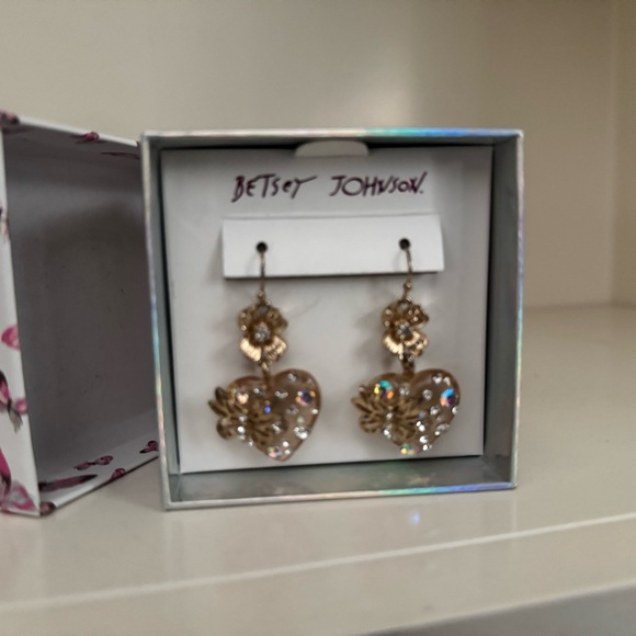 🎉LAST PIECE 🎉 BETSEY JOHNSON
Butterfly Flower Crystal Heart Drop Earrings - Picture 4 of 6